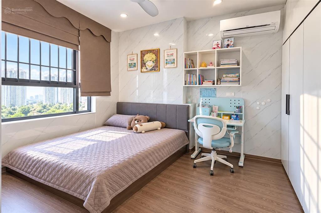 Chính chủ cần bán căn góc 3pn 2vs ban công đông nam, full nội thất, diện tích 86m2 thông thủy.
