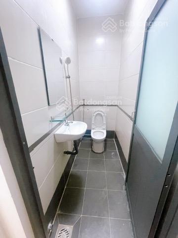 Phòng rộng 20m2, nội thất đầy đủ