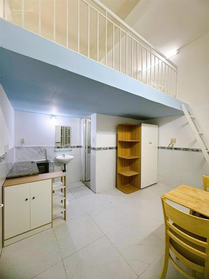 Phòng rộng 20m2 có gác cao đầy đủ nội thất chỉ 2tr6