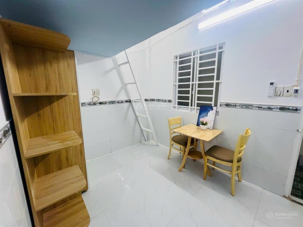 Phòng rộng 20m2 có gác cao đầy đủ nội thất chỉ 2tr6