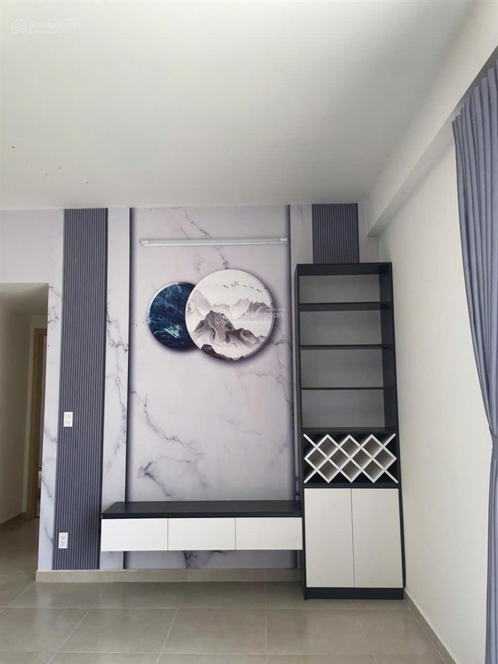 Cho thuê gấp căn hộ căn 2 view 68m2 2pn2wc nhà trống hoặc full nt giá tốt dự án