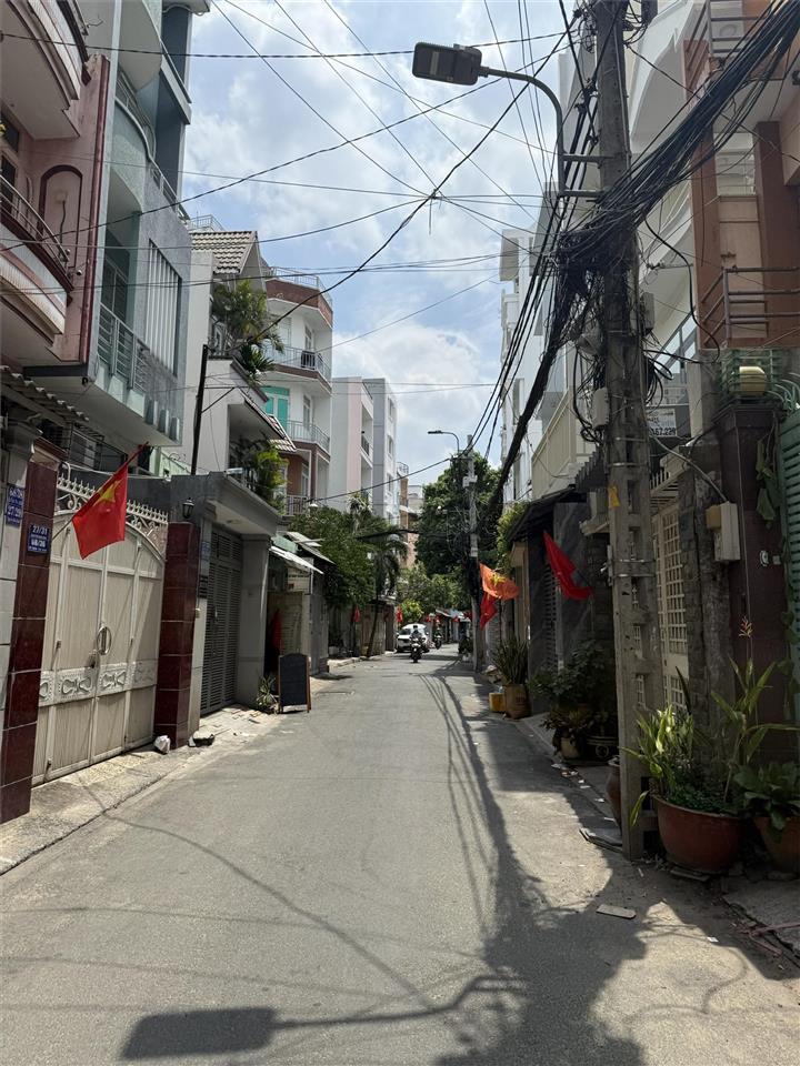**Bán nhà HXH Cộng Hòa; phường 13, Tân Bình (5,5*13) chỉ 9 tỷ; Etown