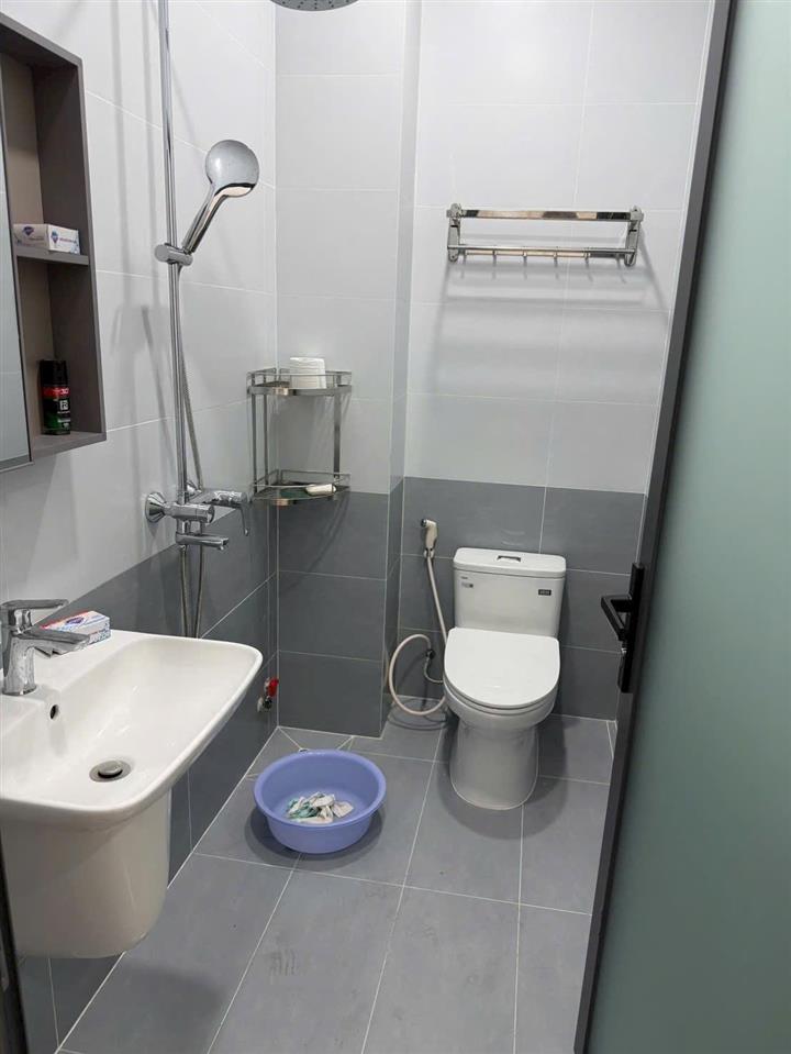 **Bán nhà P.5, Tân Bình ; hẻm 736 Cách Mạng Tháng 8, (6m*9) 2 tầng