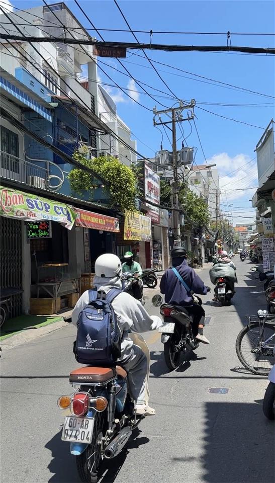 **Bán nhà mặt tiền Hồng Lạc, phường 10, Tân Bình; 4*11m; 4 tầng - nhà mới