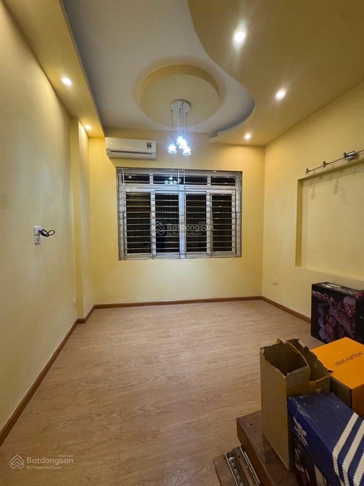 Bán nhà 30m2 xây 5 tầng ngõ 3 gác 1 ngoặt ra đến phố giá 6 tỷ