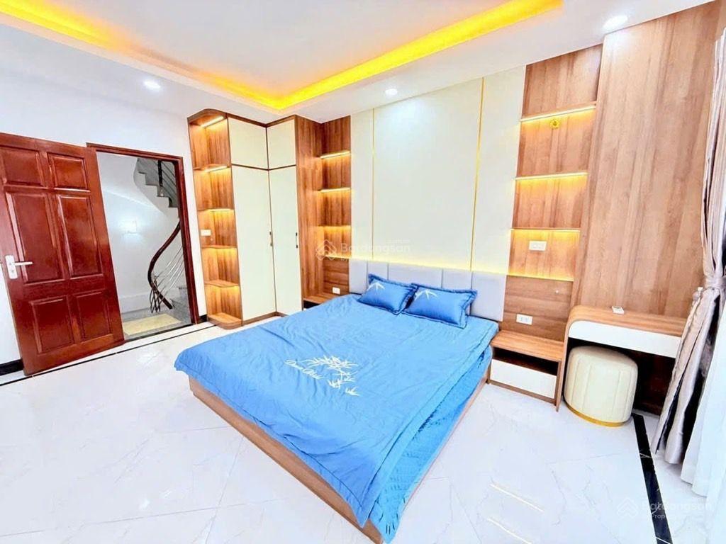 Bán nhà tôn thất tùng 38m2 xây mới 5 tầng ngõ thông gần phố giá 8,2 tỷ