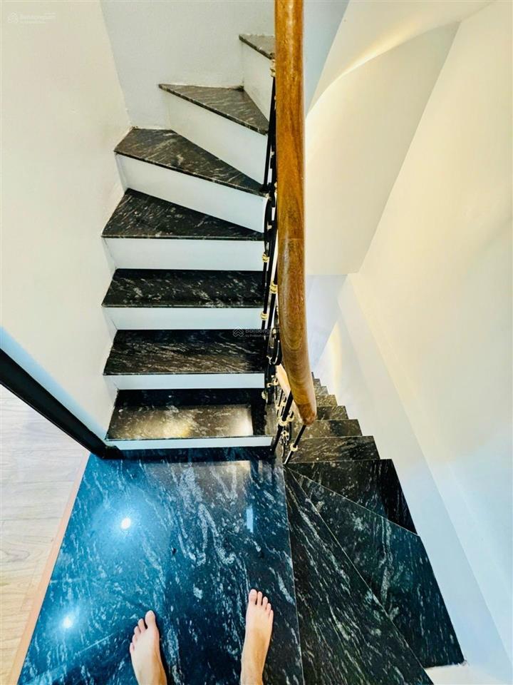Bán nhà minh khai 25m2 xây 5 tầng gần oto đậu giá chỉ 5,4 tỷ