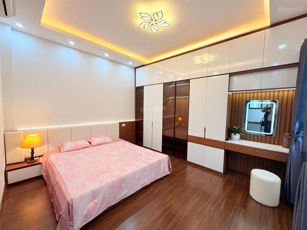 Bán nhà thái hà dt 33 m2 xây 5 tầng ngõ to  gần phố giá 8,1 tỷ