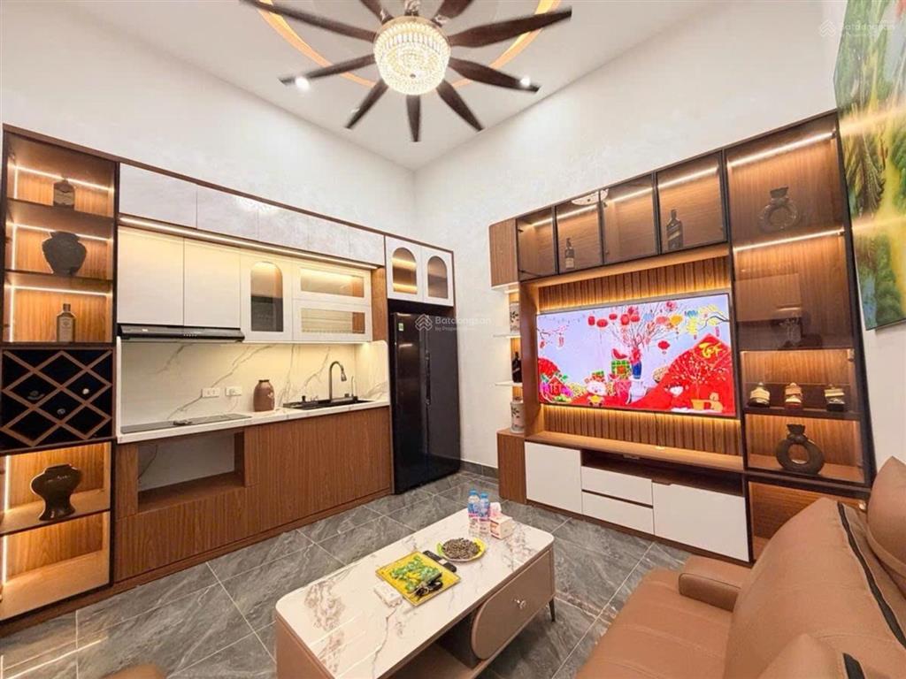 Bán nhà thái hà dt 33 m2 xây 5 tầng ngõ to  gần phố giá 8,1 tỷ