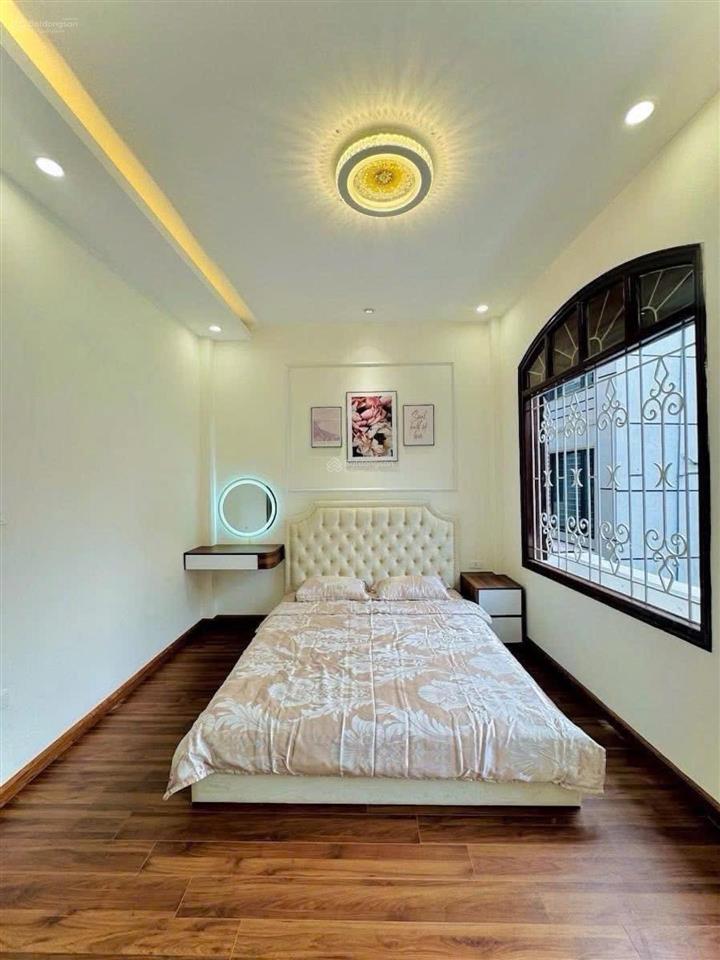 Bán nhà tân mai 35m2 ngõ 3 gác cách phố 100m giá 7,2 tỷ