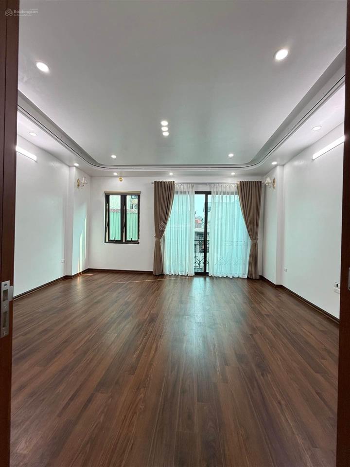 Bán nhà giảng võ 45m2 xây 7 tầng thang máy ngõ rộng vf5 đi qua được giá 12 tỷ
