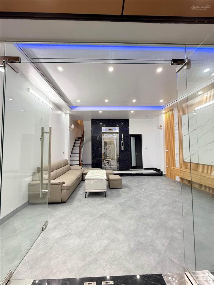 Bán nhà giảng võ 45m2 xây 7 tầng thang máy ngõ rộng vf5 đi qua được giá 12 tỷ