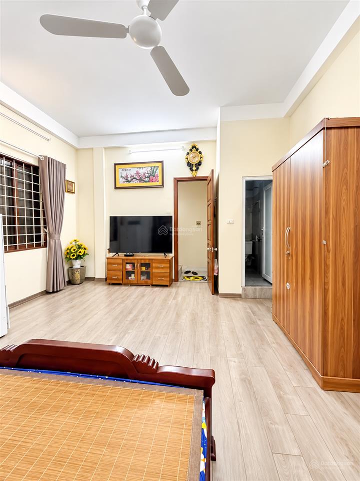 Bán nhà quan nhân 30m2 xây 5 tầng 1 ngoặt ra phố giá 6,5 tỷ