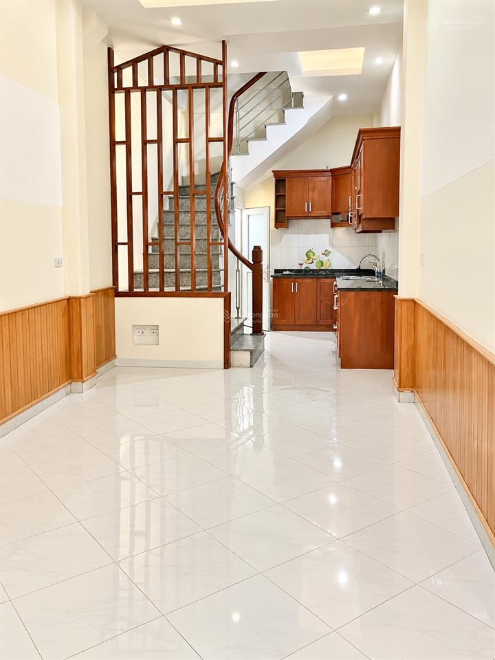 Bán nhà quan nhân 30m2 xây 5 tầng 1 ngoặt ra phố giá 6,5 tỷ