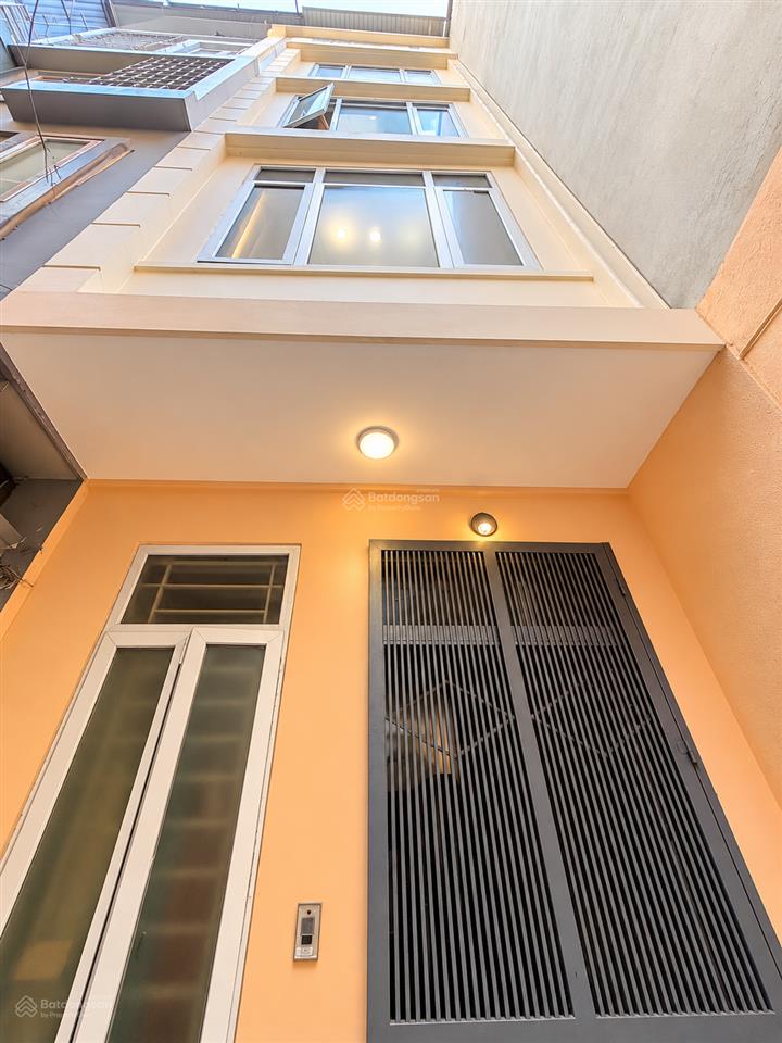 Bán nhà quan nhân 30m2 xây 5 tầng 1 ngoặt ra phố giá 6,5 tỷ