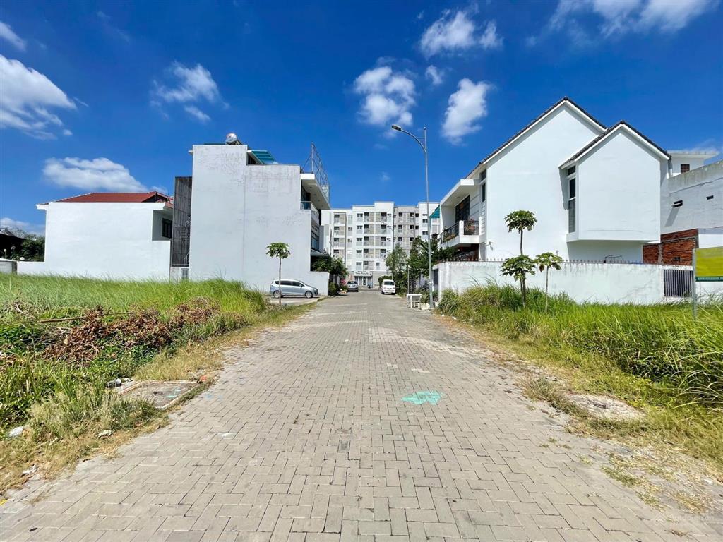 Cặp nền biệt thự đẹp khu dân cư nam long ngang 25m, cách hồ cảnh quan và công viên vài bước chân