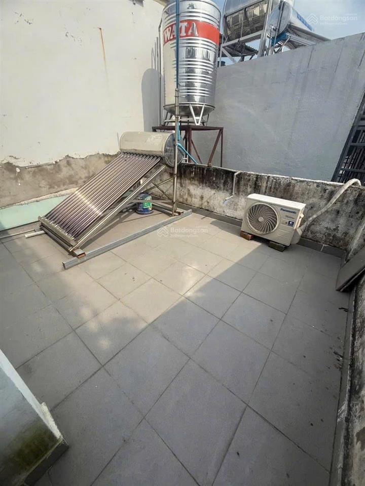 Bán nhà 1 trệt 1 lầu. sân thượng hẻm 133/ qt p10 gv. đối diện st vincom dt 4.2 x 12.5m. giá 5.2 tỷ