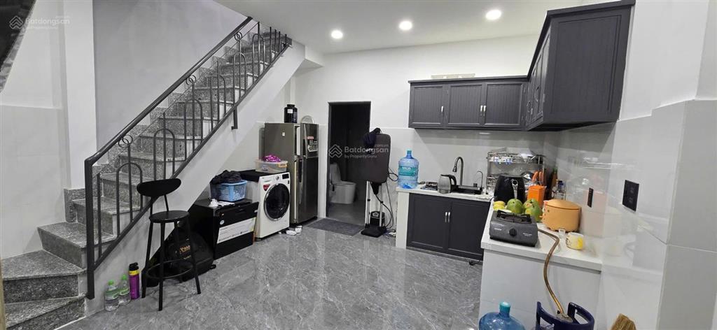 Chính chủ bán nhà 1 trệt 1 lầu. hẻm 1 xẹt . đường rộng 7m xe tải. vị trí kinh doanh. dt 4.2 x 13 .
