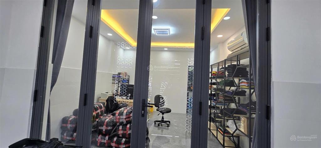 Chính chủ bán nhà 1 trệt 1 lầu. hẻm 1 xẹt . đường rộng 7m xe tải. vị trí kinh doanh. dt 4.2 x 13 .