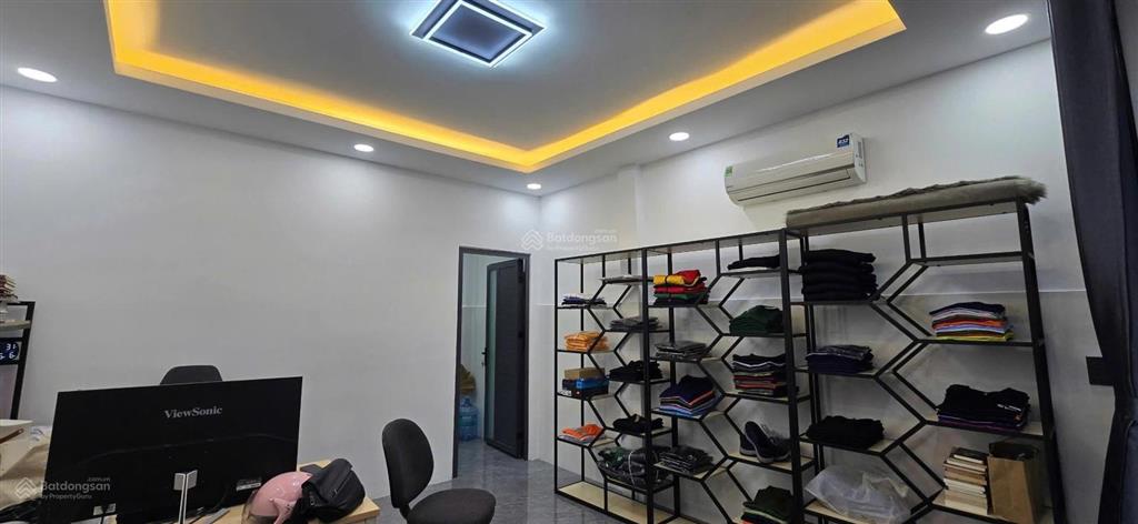 Chính chủ bán nhà 1 trệt 1 lầu. hẻm 1 xẹt . đường rộng 7m xe tải. vị trí kinh doanh. dt 4.2 x 13 .