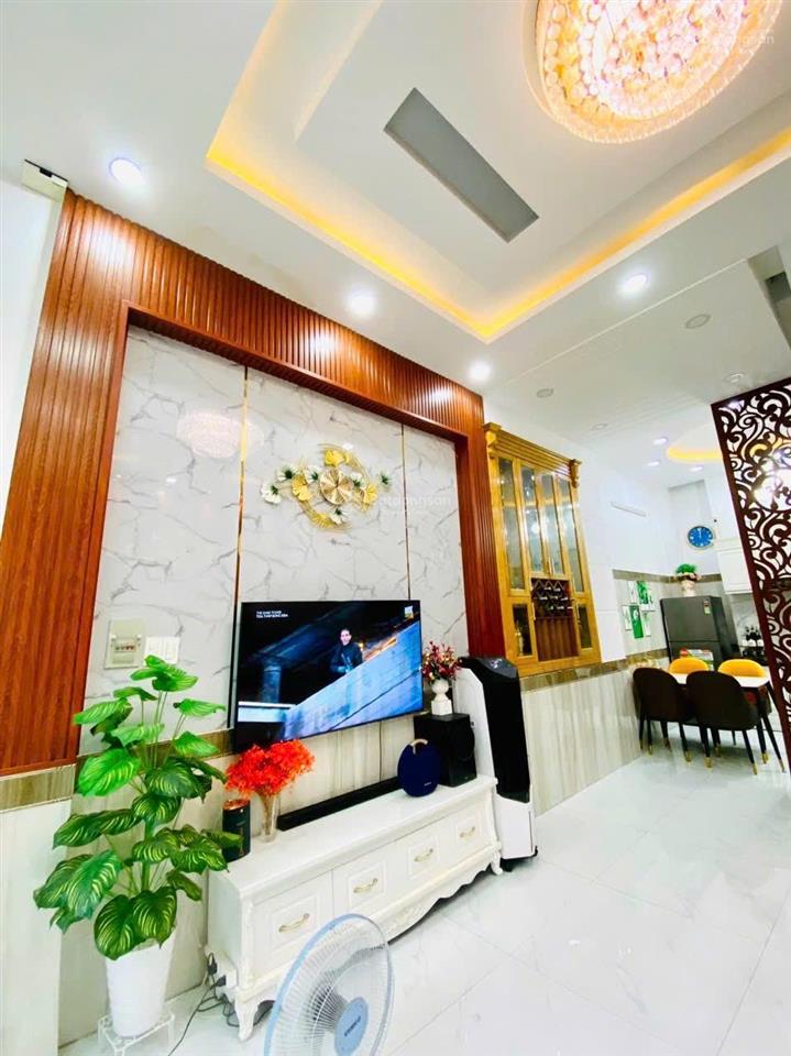 Chính chủ gửi. nhà 1 trệt 3 lầu sân thượng. hẻm xe hơi. đường số 1 p13 gv