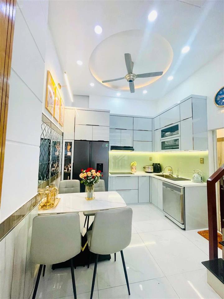 Chính chủ gửi. nhà 1 trệt 3 lầu sân thượng. hẻm xe hơi. đường số 1 p13 gv