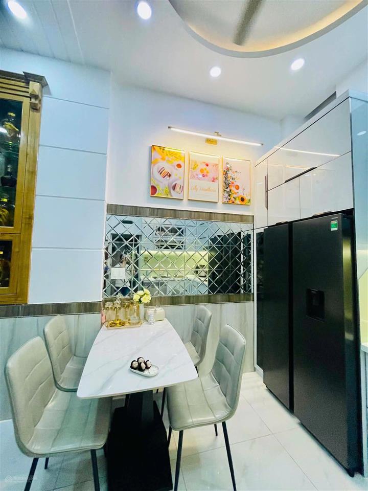 Chính chủ gửi. nhà 1 trệt 3 lầu sân thượng. hẻm xe hơi. đường số 1 p13 gv