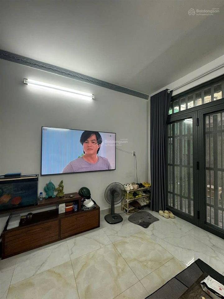 Chính chủ. nhà 1 trệt 1 lầu. hẻm thống nhất. đối diện uỷ ban p16 gv. dt 4.2 x 12. hẻm 6m