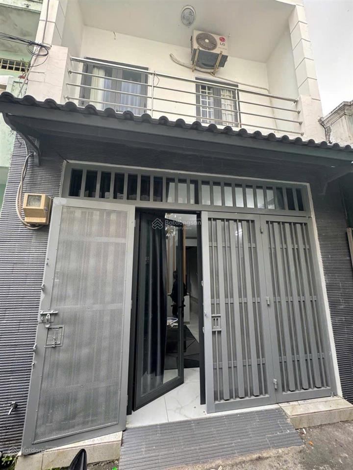 Chính chủ. nhà 1 trệt 1 lầu. hẻm thống nhất. đối diện uỷ ban p16 gv. dt 4.2 x 12. hẻm 6m