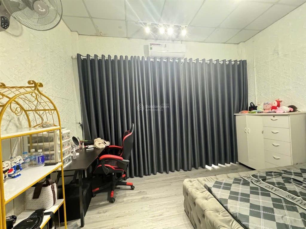 Chính chủ. nhà 1 trệt 1 lầu. hẻm thống nhất. đối diện uỷ ban p16 gv. dt 4.2 x 12. hẻm 6m