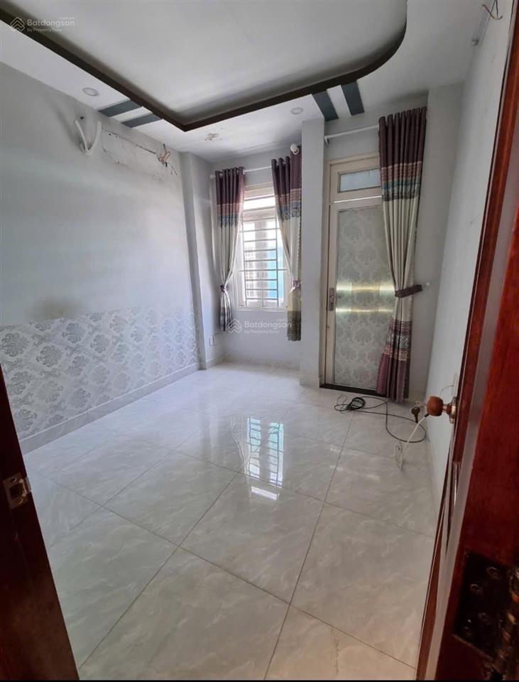 Nhà cho thuê nguyên căn 1 trệt 1 lửng 1 lầu. hẻm 276 thống nhất p16. giá 9,5 tr