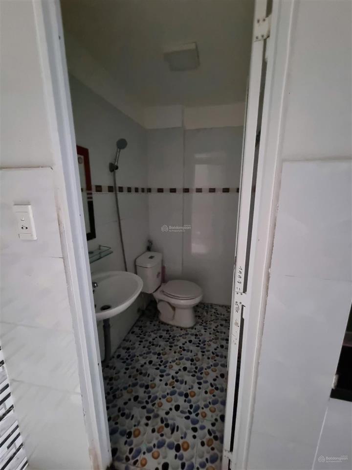 Nhà cho thuê nguyên căn 1 trệt 1 lửng 1 lầu. hẻm 276 thống nhất p16. giá 9,5 tr
