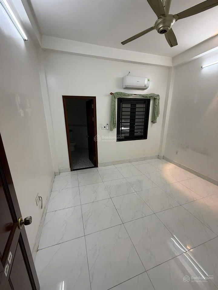 Chính chủ. nhà 1 trệt 3 lầu. hẻm 297 lê đức thọ p17 gv. gần chợ an nhơn. hẻm xe hơi