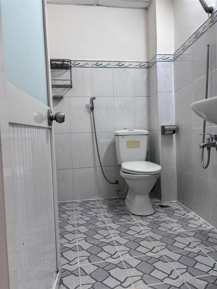Cho thuê nhà nguyên căn. hẻm 467 lê đức thọ. có nước nóng lượng mặt trời. giá 9 tr/th