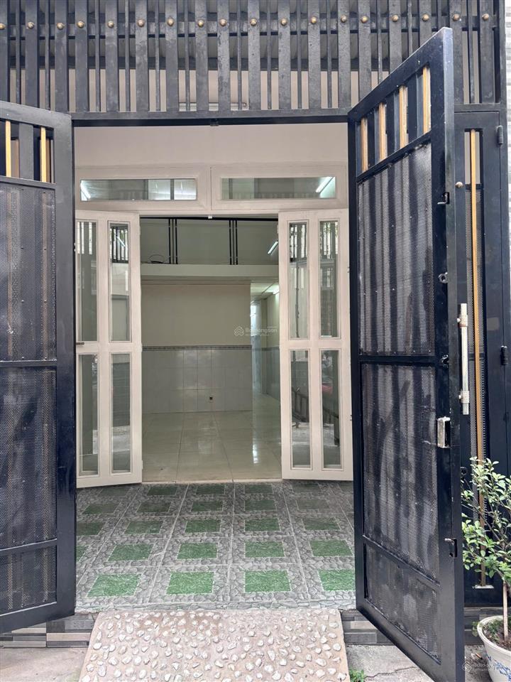 Cho thuê nhà nguyên căn. hẻm 467 lê đức thọ. có nước nóng lượng mặt trời. giá 9 tr/th