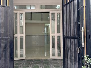 Cho thuê nhà nguyên căn. hẻm 467 lê đức thọ. có nước nóng lượng mặt trời. giá 9 tr/th
