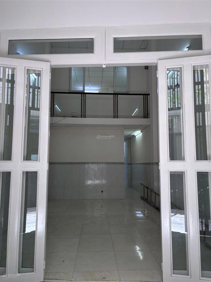 Cho thuê nhà nguyên căn. hẻm 467 lê đức thọ. có nước nóng lượng mặt trời. giá 9 tr/th