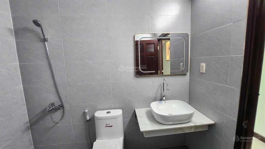 Cho thuê nhà nguyên căn. mặt tiền kinh doanh đường số 30 p6 gv. dt 5 x 24. 1 trệt 2 lầu
