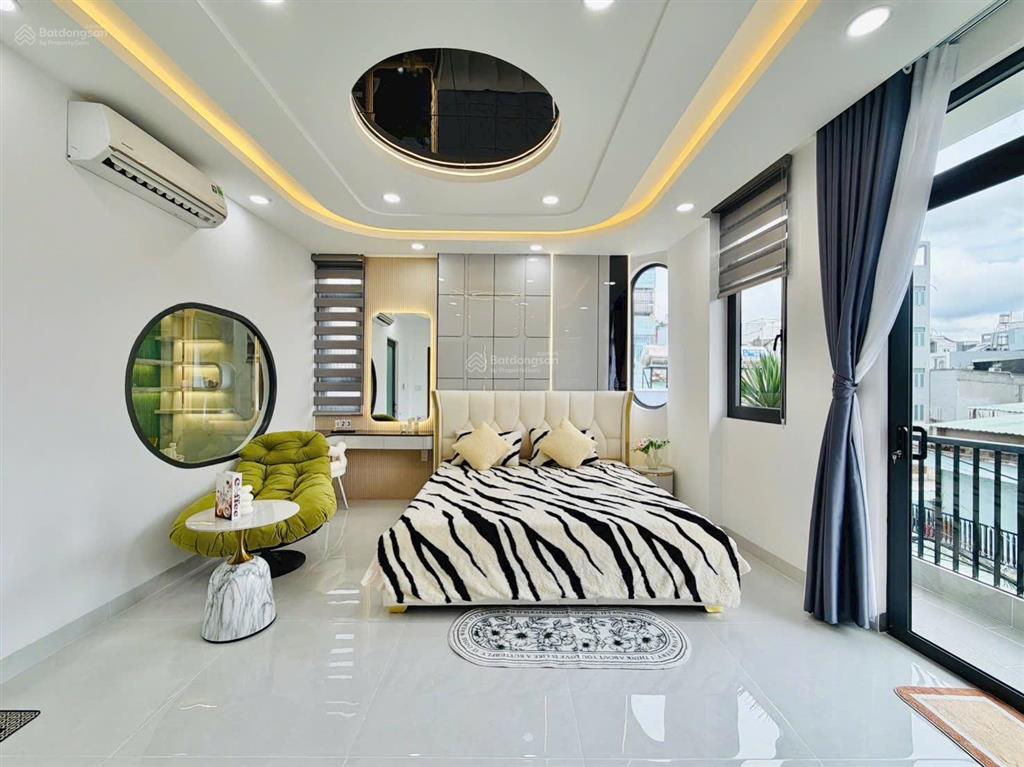 Bán nhà 3 lầu, góc 2 mặt tiền thông thoáng. đs 9 p16 gv. kế bên nhà thiếu nhi