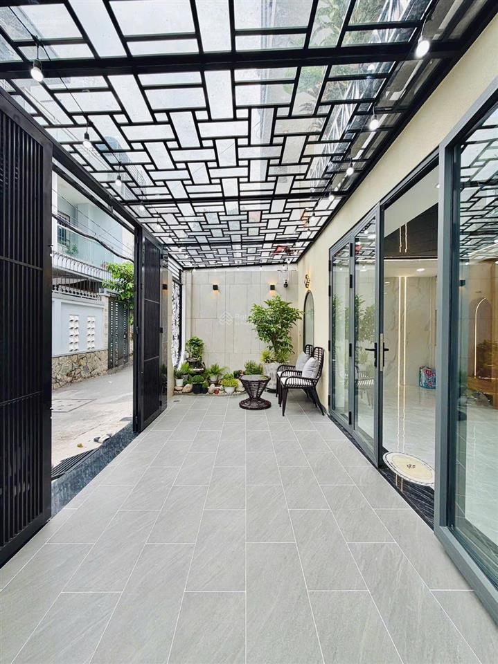 Bán nhà 3 lầu, góc 2 mặt tiền thông thoáng. đs 9 p16 gv. kế bên nhà thiếu nhi