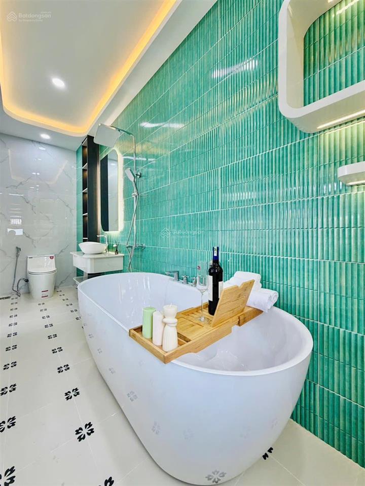 Bán nhà 3 lầu, góc 2 mặt tiền thông thoáng. đs 9 p16 gv. kế bên nhà thiếu nhi