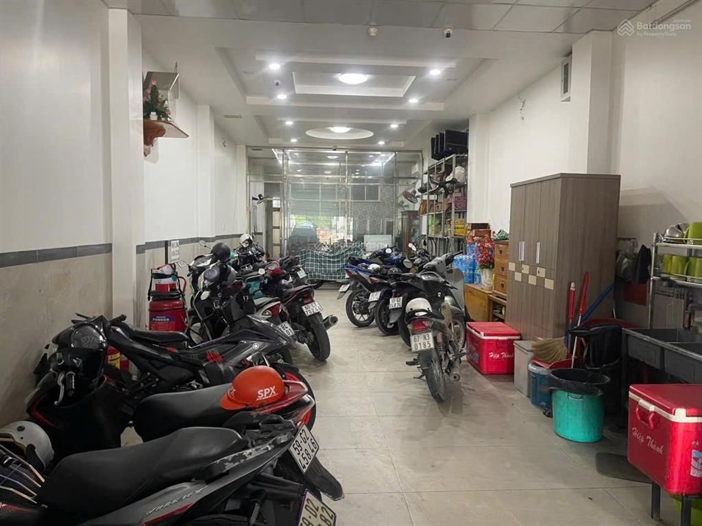 Bán nhà mặt tiền. hà huy giáp. dt 5 x 42. đúc 1 trệt 1 lầu. tầng trệt thông suốt kinh doanh.