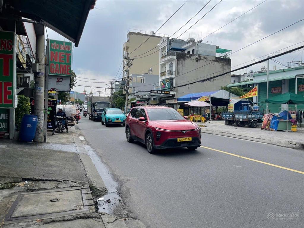 Bán nhà mặt tiền. hà huy giáp. dt 5 x 42. đúc 1 trệt 1 lầu. tầng trệt thông suốt kinh doanh.