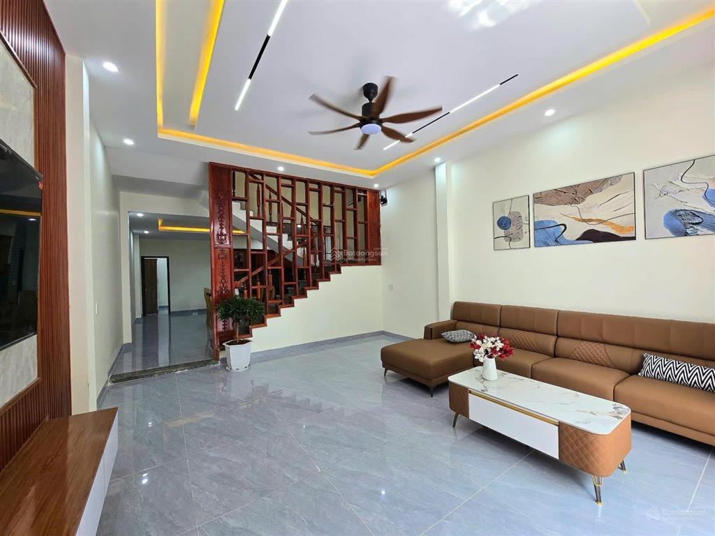 Bán nhà kiệt 500 tôn đản ôtô né nhau nhà 2 tầng full nội thất.