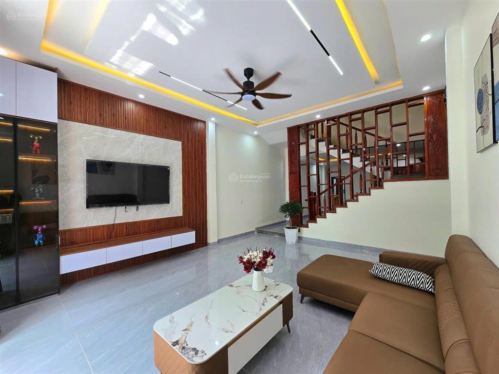 Bán nhà kiệt 500 tôn đản ôtô né nhau nhà 2 tầng full nội thất.