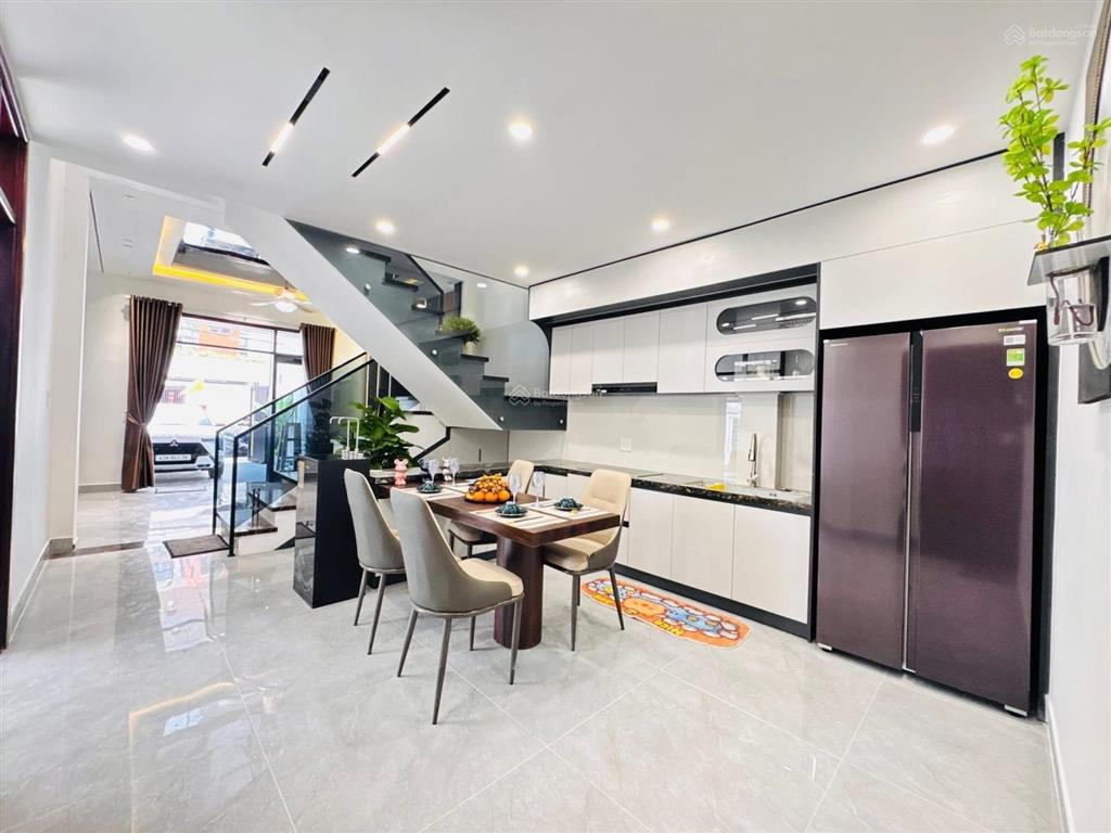 Bán nhanh nhà 3 tầng 3 mê kiệt lê đình kỵ  ô tô đậu trong sân  110m2  cách mt chỉ 30m