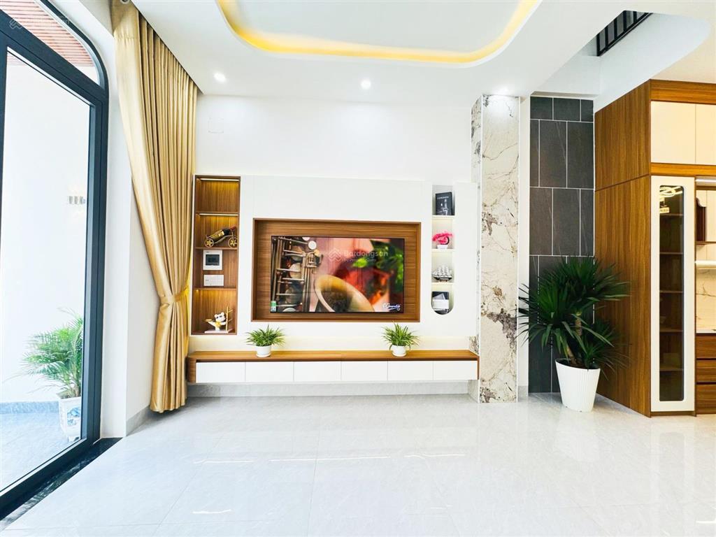 Siêu phẩm nhà 3 tầng kiệt ô tô 6m đậu trong sân  vị trí đẹp