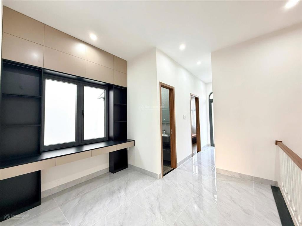 Nhà 2 tầng 2 mê tôn đản  kiệt ô tô đậu trước nhà  dt 80m2 ngang 6m40  full nội thất