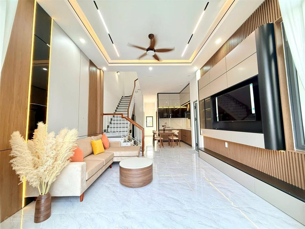 Nhà 2 tầng 2 mê tôn đản  kiệt ô tô đậu trước nhà  dt 80m2 ngang 6m40  full nội thất