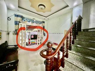 Nhà mặt tiền 7 tỷ 3 tầng ô tô 16 chỗ ngủ trong sân, đường thông ngay lê văn thịnh q2